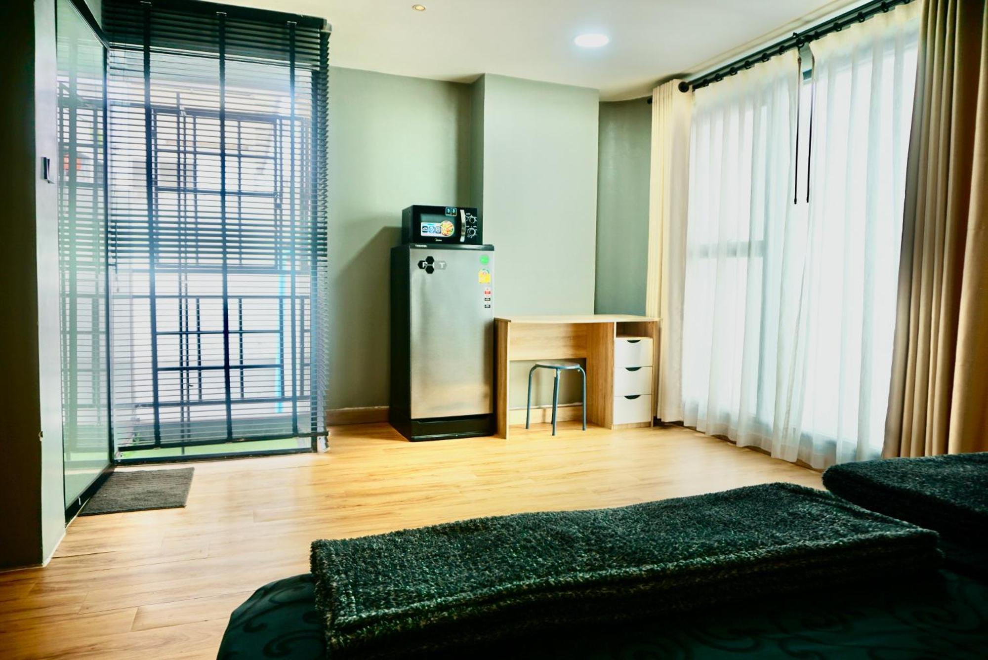 Hash Apartment With Unique Chill Design At Silom Soi 3 Bangkok Exterior photo