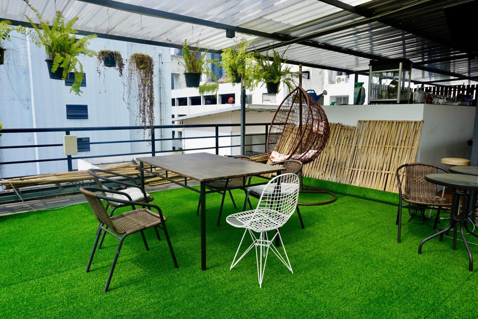 Hash Apartment With Unique Chill Design At Silom Soi 3 Bangkok Exterior photo